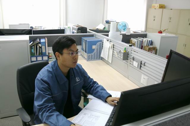 调整大小 盛亚龙工作照 1.jpg