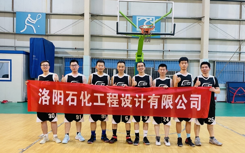 我公司篮球队合影（左起：许跃、张晨曦、刘维斯、韩明刚、吴岳、鲁明飞、程杨万里、赵冲）